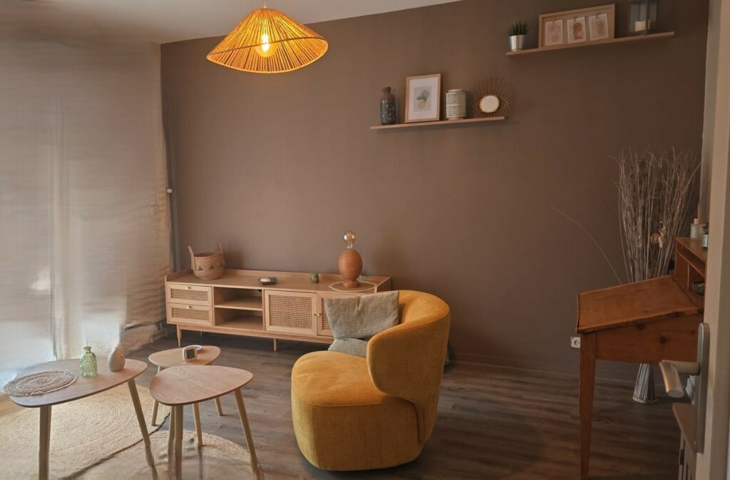 Salle de consultation du cabinet de psychologie de Stéphane Rousset à Potelières